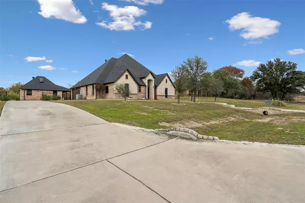 5700 Maple Valley Drive, Azle, TX 76020