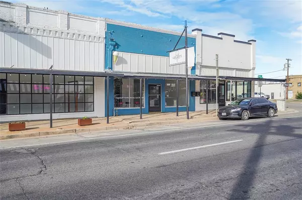 204 S Main Street, Cleburne, TX 76033