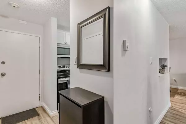 Calgary, AB T3C 3T9,550 Westwood DR Southwest #122