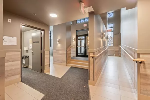 Ottawa Centre, ON K2P 1B5,429 Kent ST #326