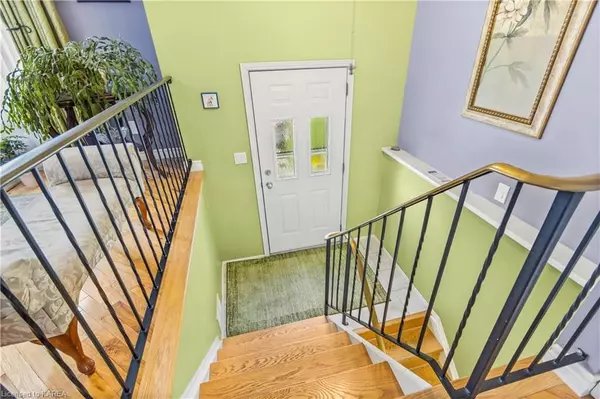 Kingston, ON K7P 1J7,946 OLD COLONY RD