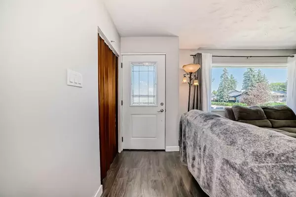 Calgary, AB T2J 0A6,249 Acadia DR SE