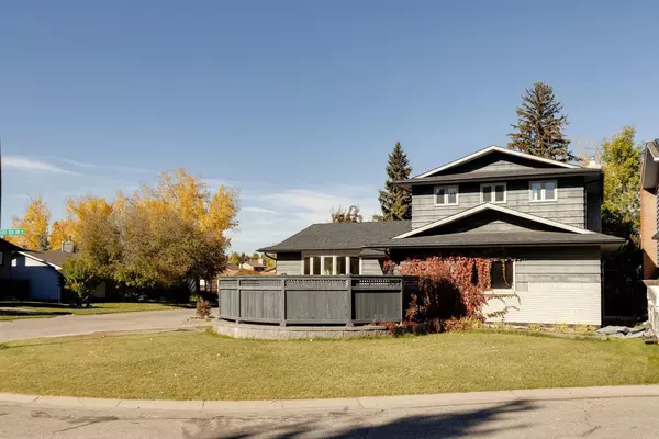 Calgary, AB T2J 5M9,128 Deer Side PL SE