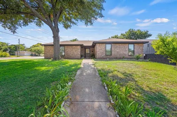 523 Towne Place,  Duncanville,  TX 75116