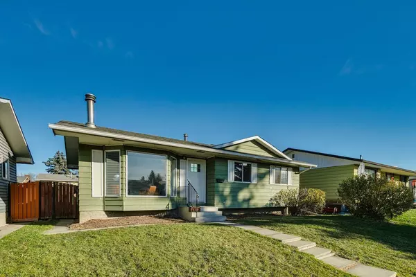 2712 Doverbrook RD Southeast, Calgary, AB T2B 2L5