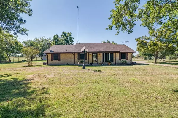 2574 Fm 2194, Farmersville, TX 75442