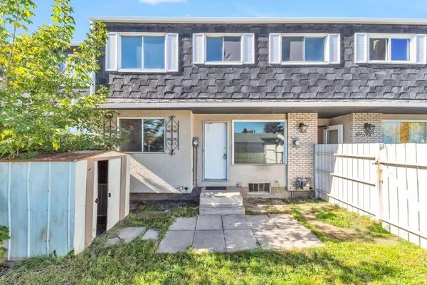 Calgary, AB T2A 5P7,175 Manora PL NE #71