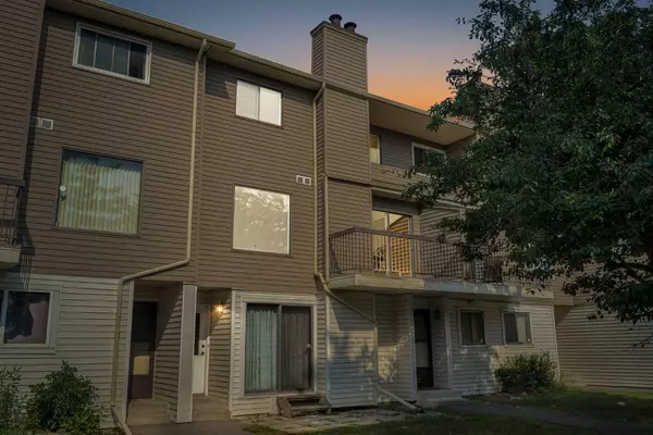 Calgary, AB T1Y 4W8,2519 38 ST NE #11