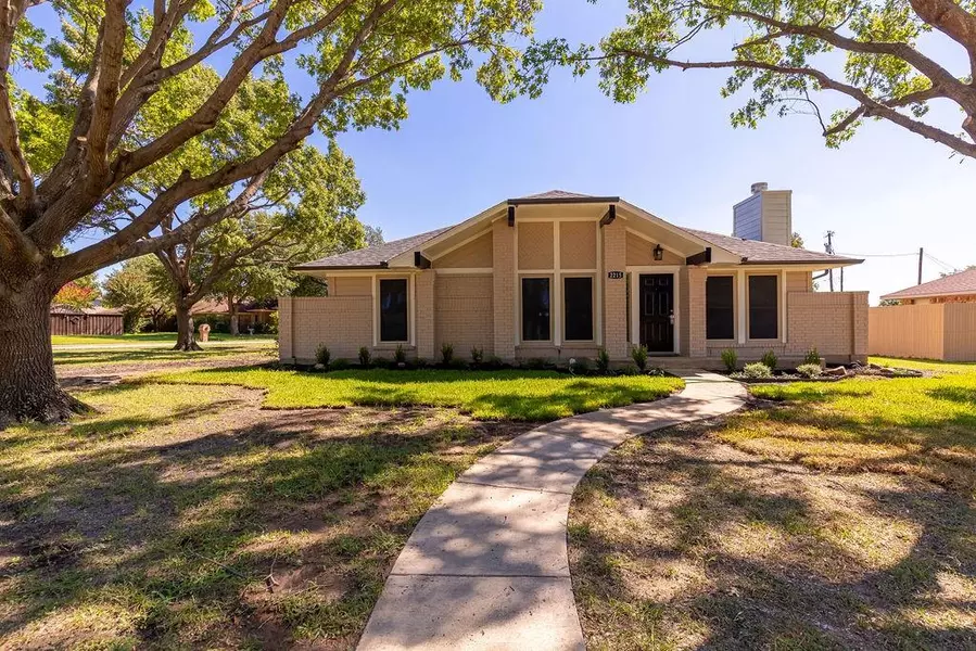 2215 Ridgeview Drive, Sachse, TX 75048