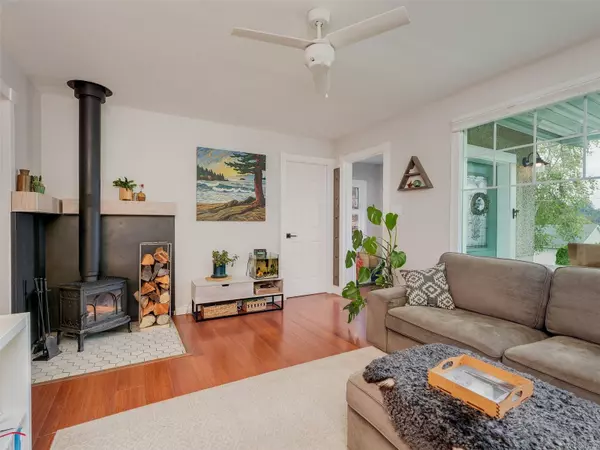 Esquimalt, BC V9A 4S4,1123 Lockley Rd