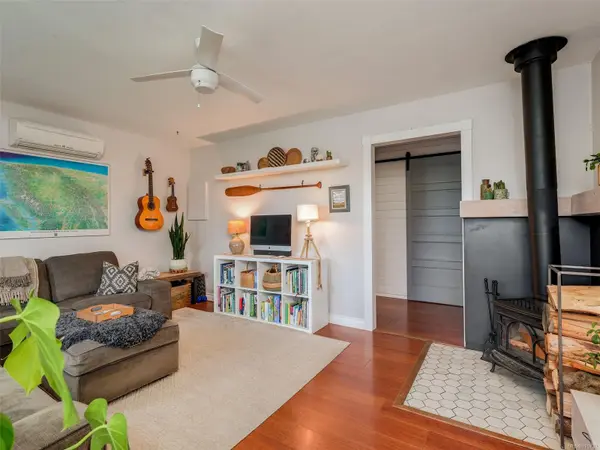 Esquimalt, BC V9A 4S4,1123 Lockley Rd