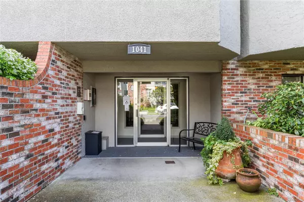 Victoria, BC V8V 3H6,1041 Rockland Ave #406