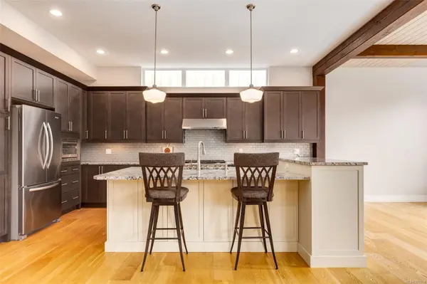 706 West Ridge Way Qualicum Beach, BC V9K 0A9