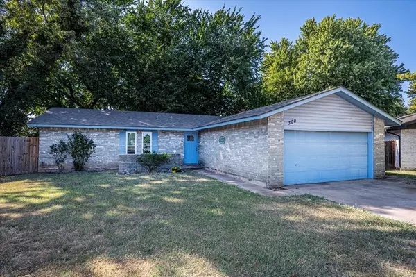 300 Annawood Drive, Yukon, OK 73099