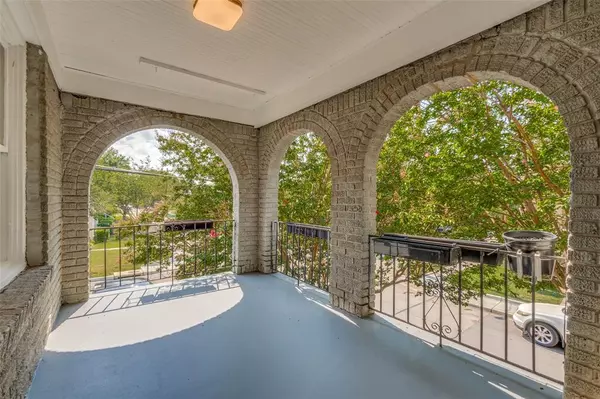 Dallas, TX 75206,5821 La Vista Court