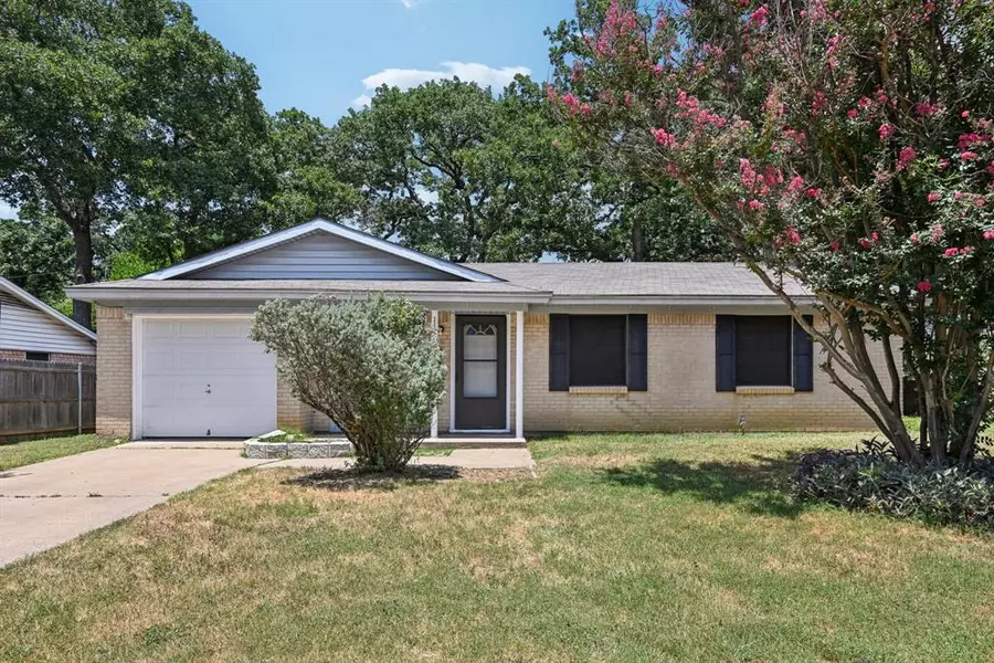 2203 Cales Drive, Arlington, TX 76013