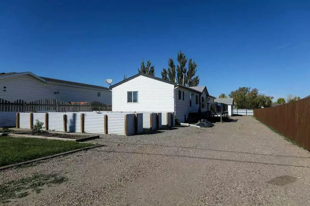 Coaldale, AB T1M 1K7,1716 18 AVE