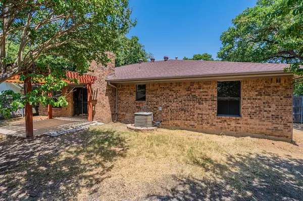 Bedford, TX 76021,2705 Meadow Green