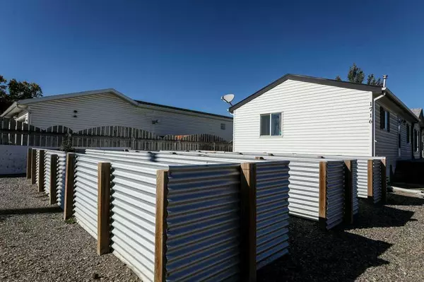 Coaldale, AB T1M 1K7,1716 18 AVE