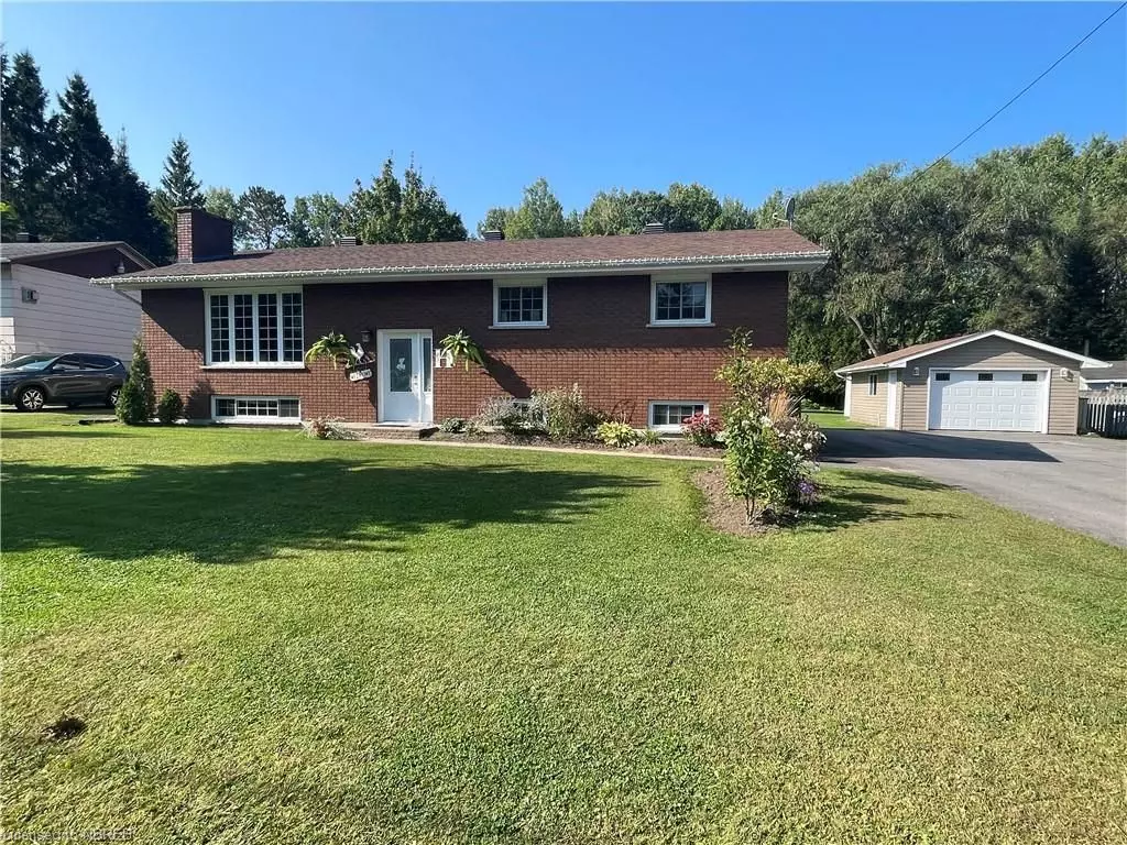 Parry Sound, ON P0H 1H0,64 EGLINGTON ST S