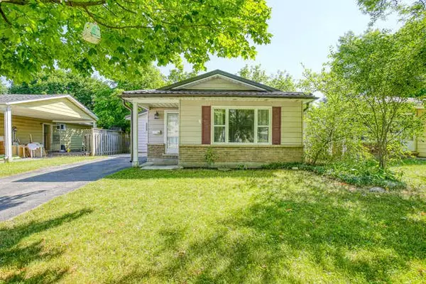 56 Helene CRES, Waterloo, ON N2L 5E5