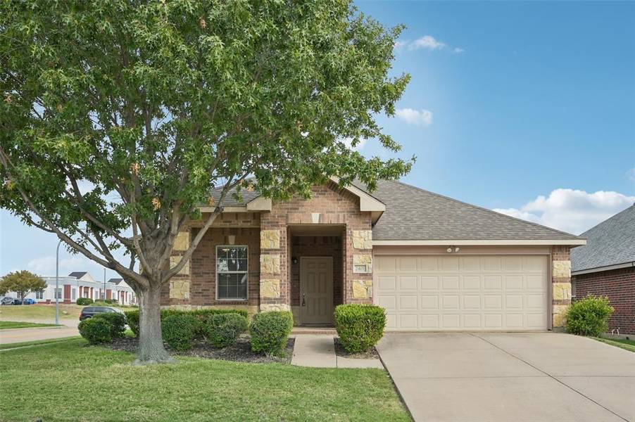 2401 Clairborne Drive, Fort Worth, TX 76177