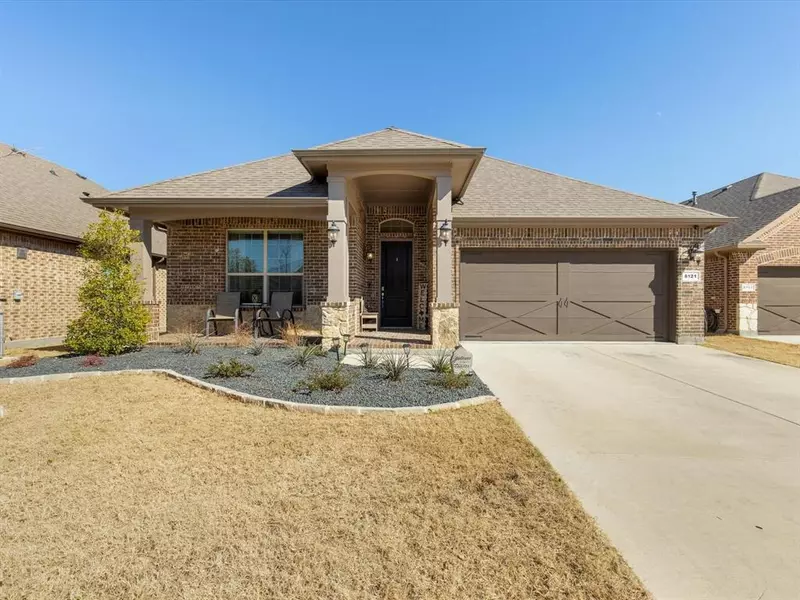 8121 Glenn Day Drive, Arlington, TX 76002