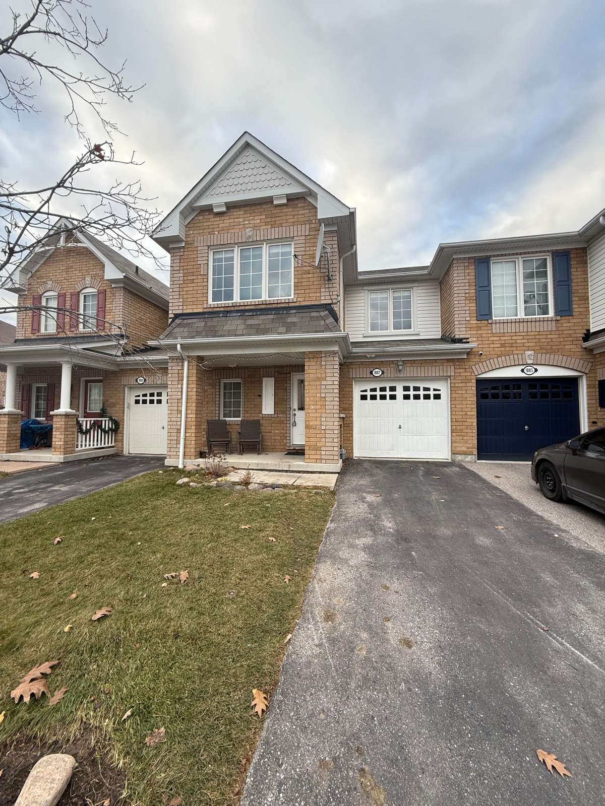 Pickering, ON L1X 0A4,1887 LIATRIS DR