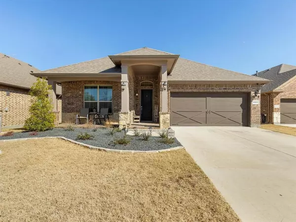 8121 Glenn Day Drive, Arlington, TX 76002