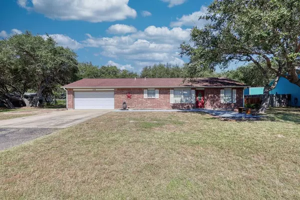 108 Wayside, Rockport, TX 78382