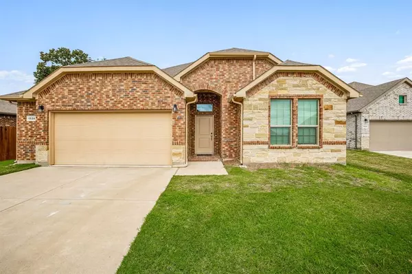 1528 Seabiscuit Drive, Granbury, TX 76049