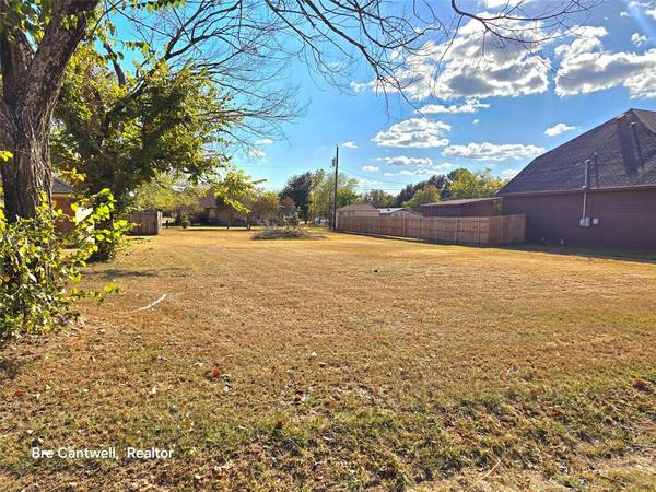 107 Meadow Heath Street, Gun Barrel City, TX 75156