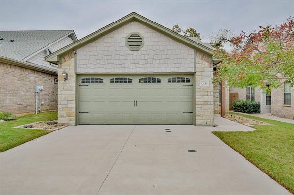 2210 Cobblestone Court, Granbury, TX 76049