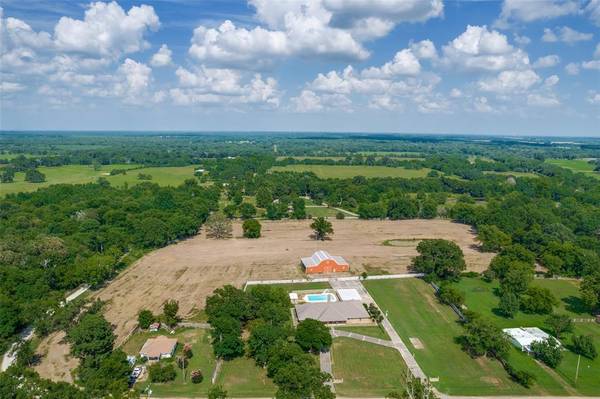 120 CR 2168, Bagwell, TX 75412