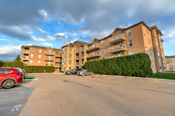 Oakville, ON L6M 4N5,1460 Bishops Gate #306