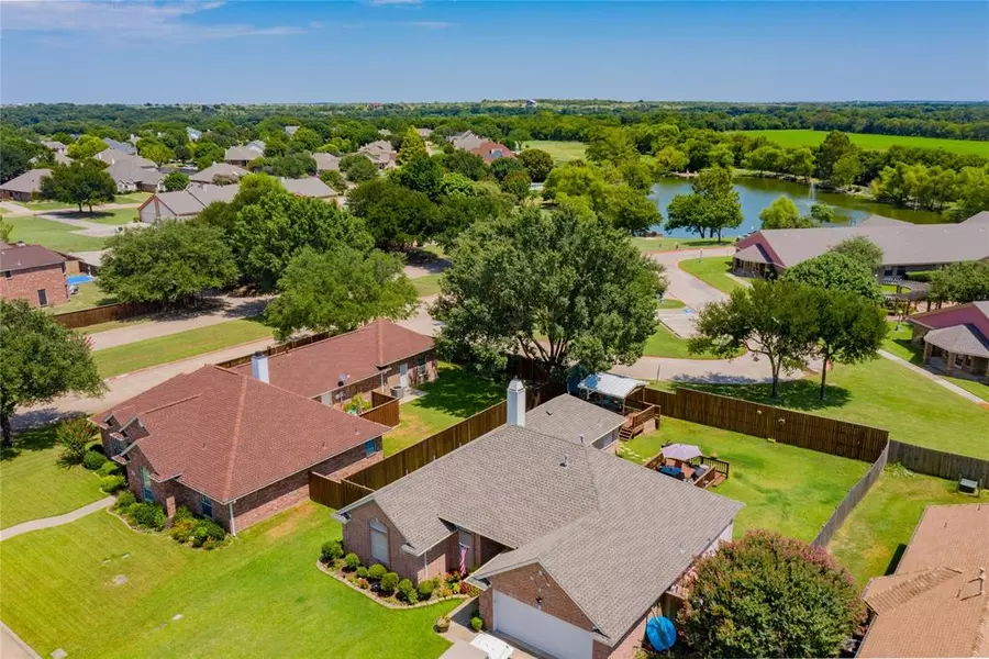 103 S Blue Bonnet Circle, Justin, TX 76247