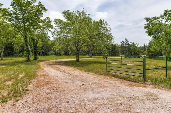 Wolfe City, TX 75496,7483 County Road 1020