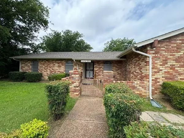 2952 Dillard Street, Fort Worth, TX 76105