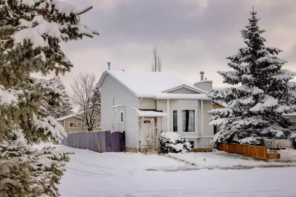 20 Cedardale Mews Southwest, Calgary, AB T2W 5G4