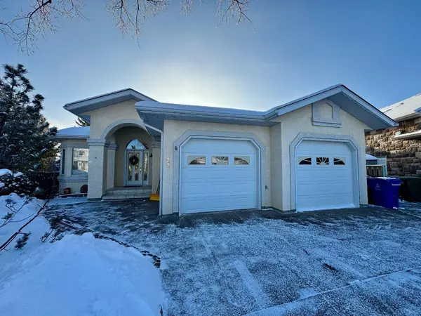 22 Fairmont Bay S, Lethbridge, AB T1K7G2