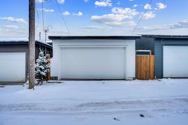 Calgary, AB T2M 3S2,2514 17 ST NW