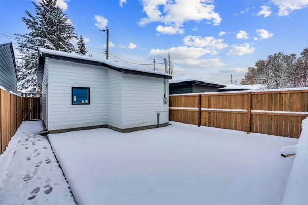 Calgary, AB T2M 3S2,2514 17 ST NW