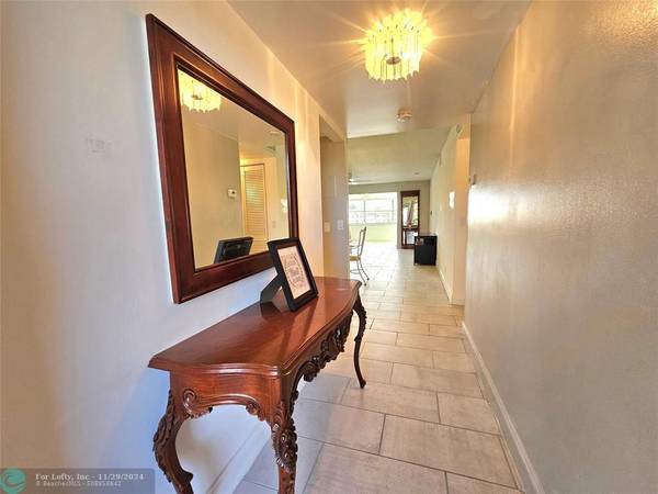 9861 Sunrise Lakes Blvd  #303, Sunrise, FL 33322