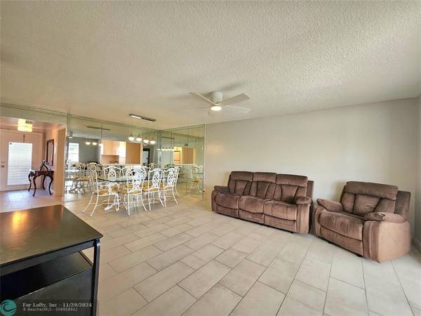 Sunrise, FL 33322,9861 Sunrise Lakes Blvd  #303