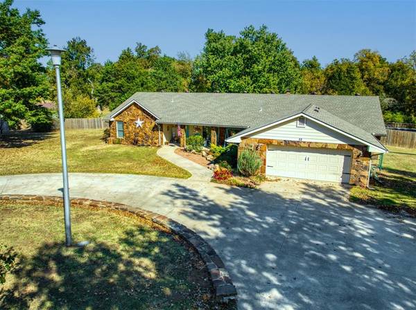 22 Oak Drive, Shawnee, OK 74804