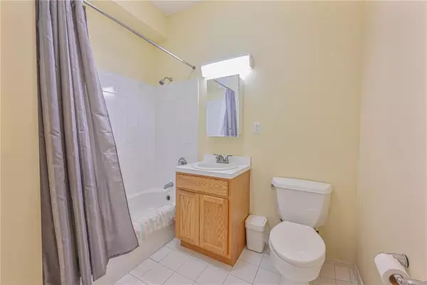 Far Rockaway, NY 11693,260 Beach 81st ST #6J