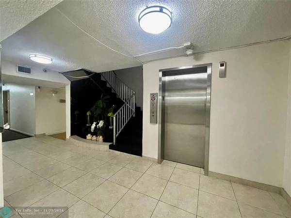 Plantation, FL 33317,6500 Cypress Rd  #409