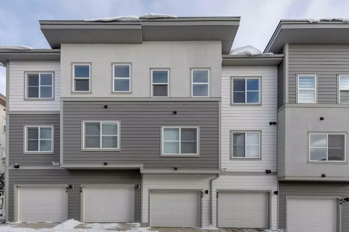 Calgary, AB T3H3V8,2117 81 ST Southwest #40