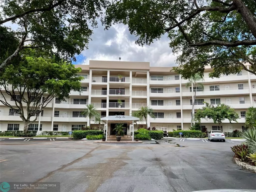 Pompano Beach, FL 33069,565 Oaks Ln  #209