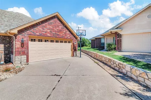 1640 Summer Hill Court, Granbury, TX 76048